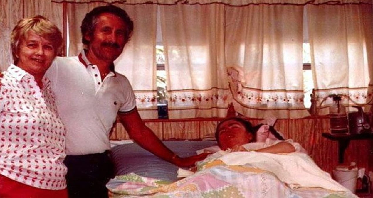 42 yil komada kaldi mezar tasina yazdirdigi 3 kelime herkesi aglatti zmAtJWnC