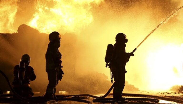 aksarayda geri donusum fabrikasinda yangin Z7ODV27e