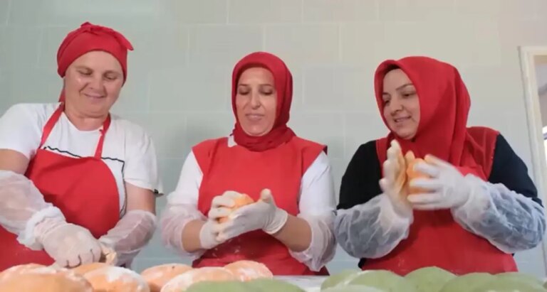 kadinlar sporcu cocuklara destek veriyor D6lzmzj9