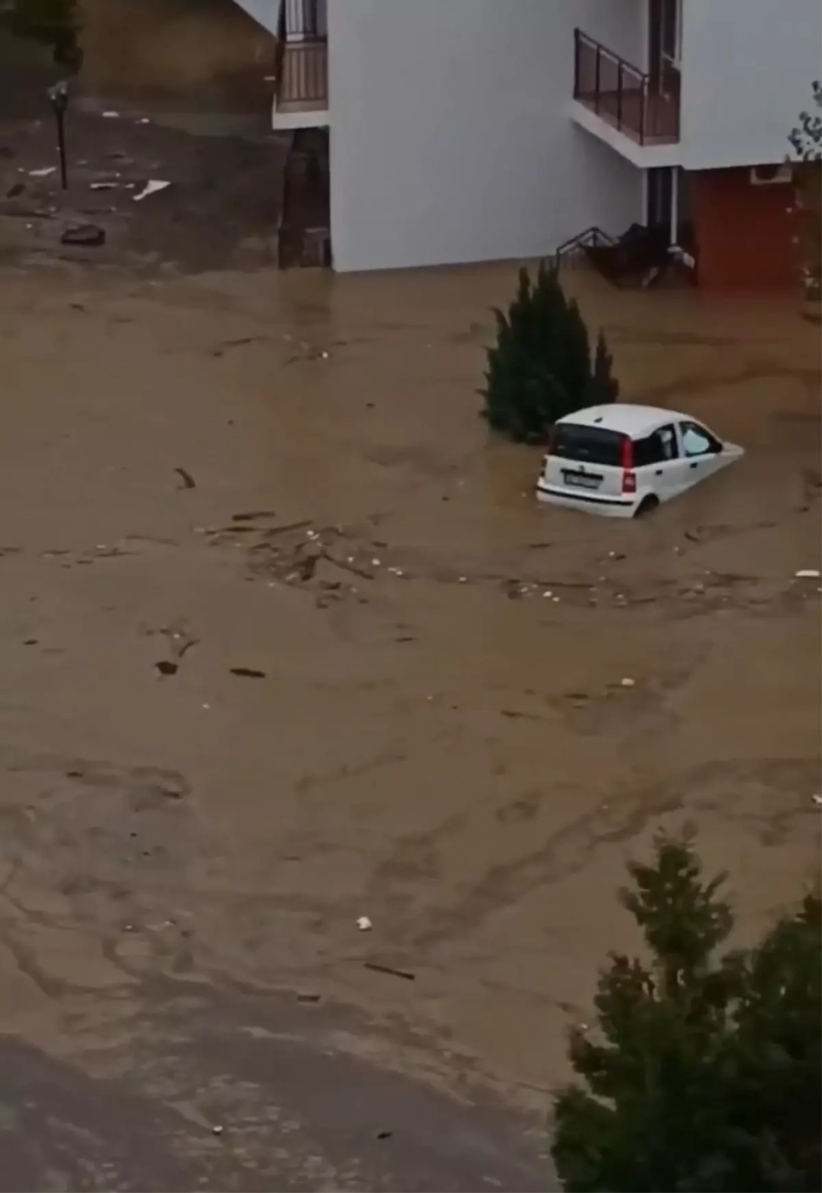 bulgaristanda siddetli yagislar sel getirdi 3 olu YLBn6hwR