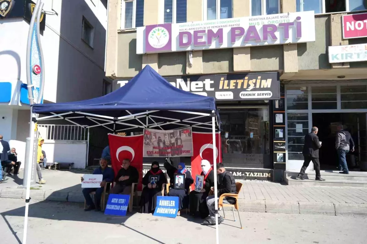 musta evlat nobeti devam ediyor cKj6Oldm.jpg