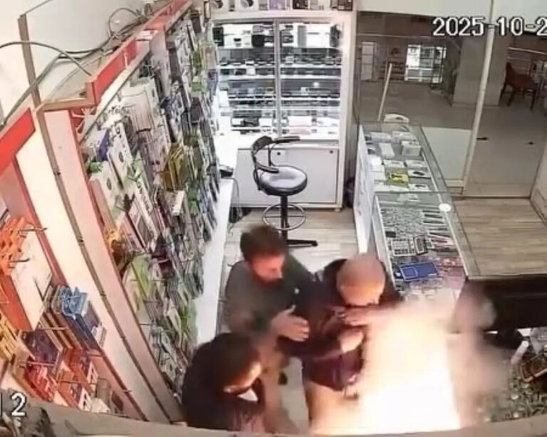 vanda sismis batarya patladi guvenlik kamerasinda anbean goruntulendi Gun9Sqcn.jpg