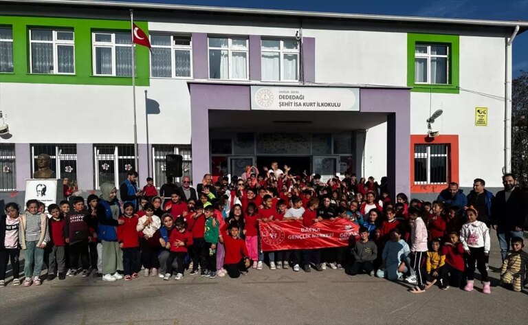 samsunda-genc-gonullulerden-koy-okuluna-ziyaret-g6ZxjWcD.jpg