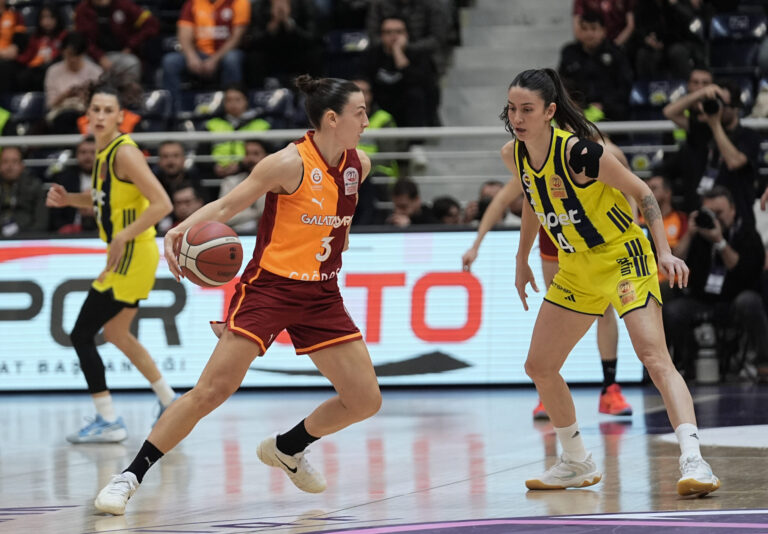halkbank-kadinlar-turkiye-kupasinda-sampiyon-fenerbahce-oldu-sagf8fdL.jpg