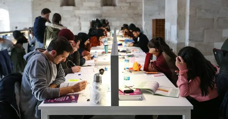 turkiyenin-en-iyi-universiteleri-belli-oldu-hangi-universiteler-dunya-siralamasina-girdi-b4fDfZr7.webp
