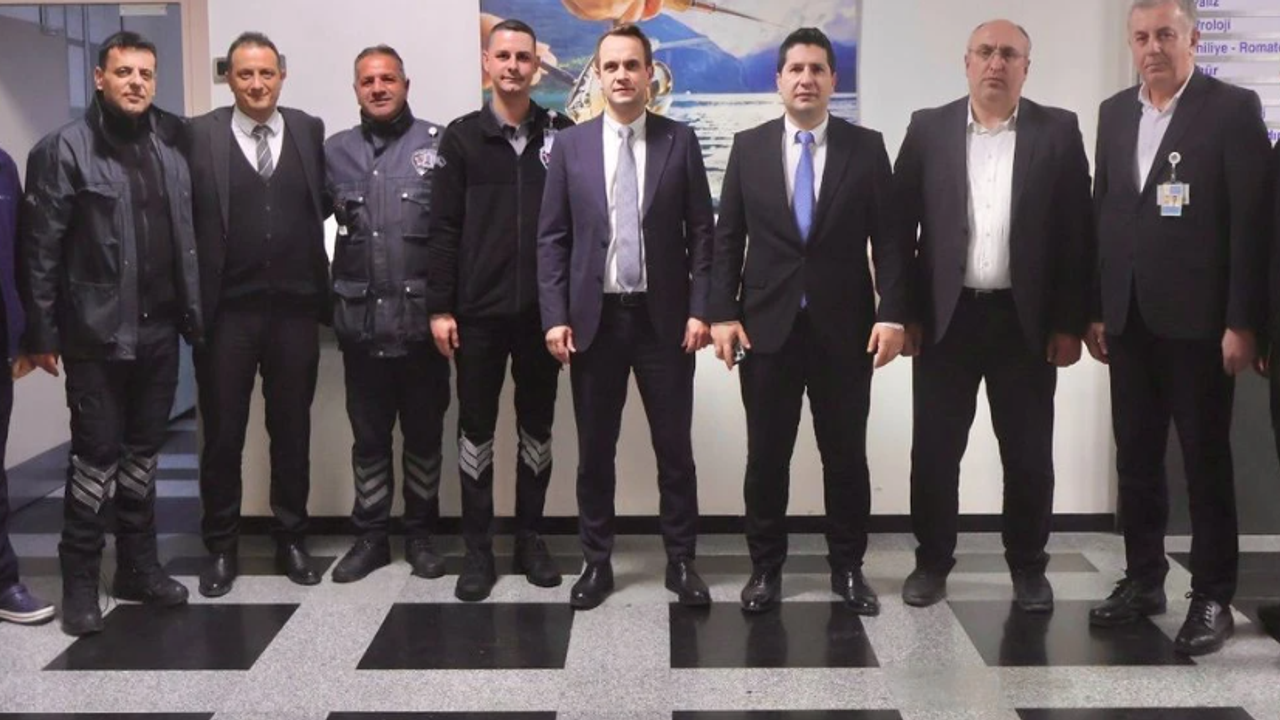 saglik-muduru-ozdemirden-saldiriya-ugrayan-guvenlik-gorevlisine-gecmis-olsun-ziyareti-cUcmqFzz.png
