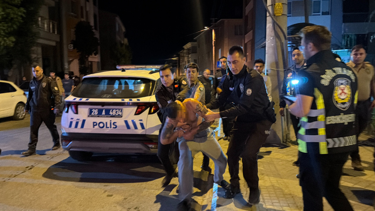 Alkolmetreyi reddedip ortaligi birbirine katti polise direnen surucuye biber gazli mudahale A6EfnTib